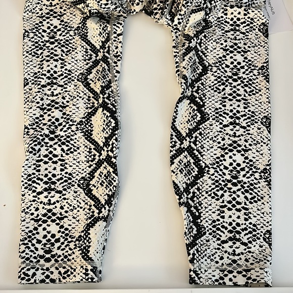 Balance Athletica White viper ascend legging - Picture 3 of 10